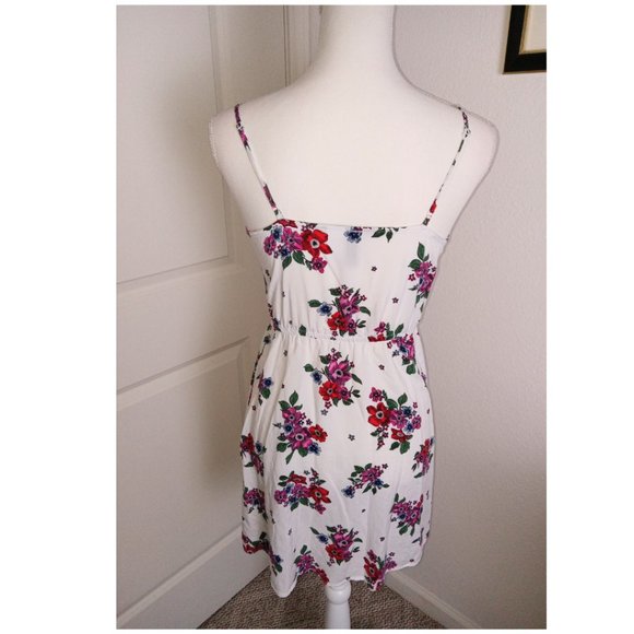 H&M DIVIDED White Floral Front Tie Detail V-Neck Sundress - Size 6 - Picture 10 of 13